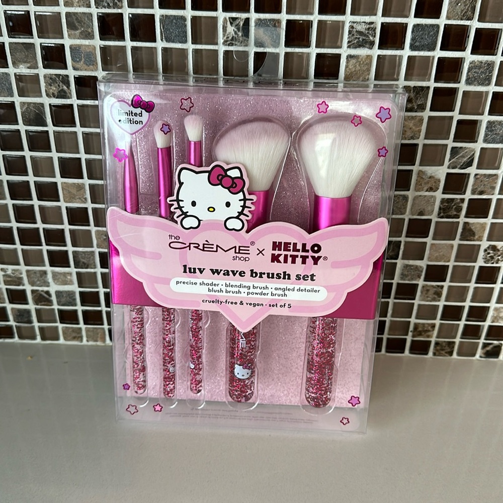 HELLO KITTY X THE CREME SHOP LUV WAVE BRUSH SET NEW IN PACKAGE